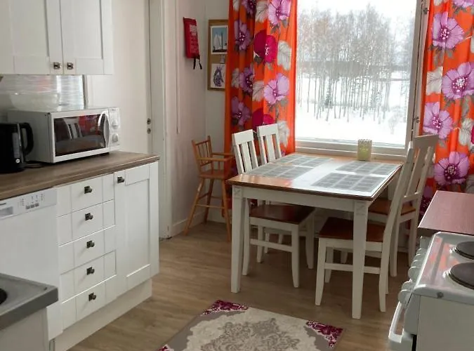 Suutalan Mansikkatalo ホームステイ *